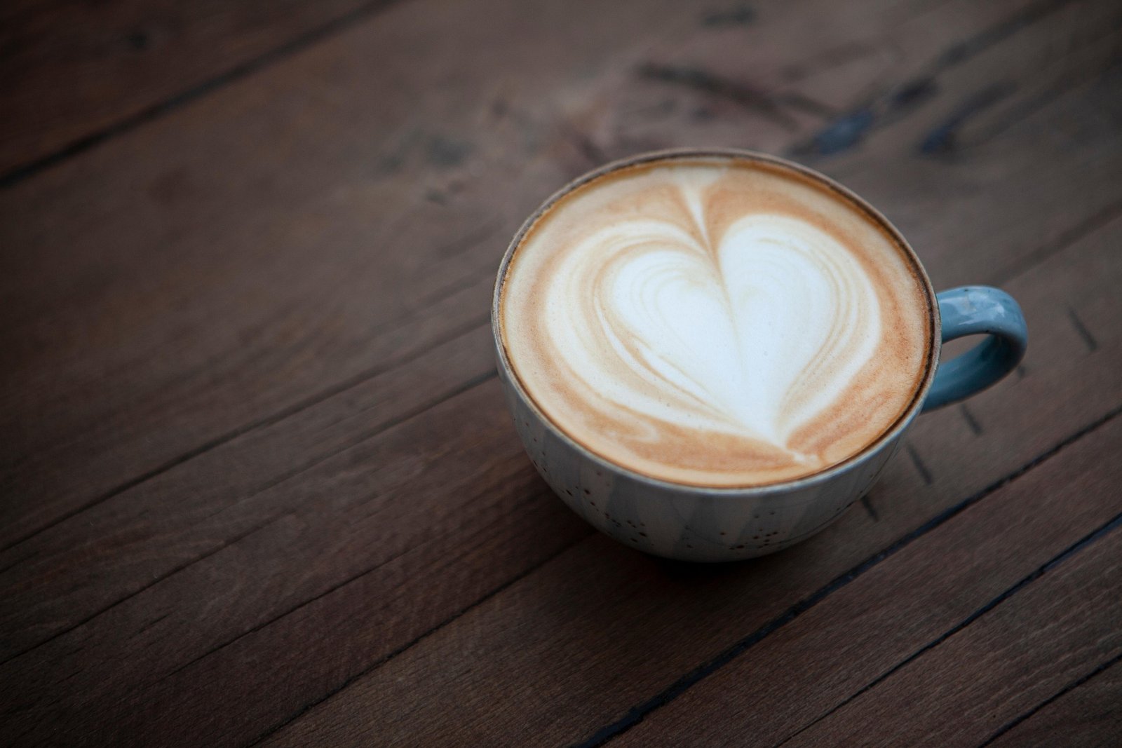 A minimalist coffee-themed high-resolution wallpaper, 16 of 63.